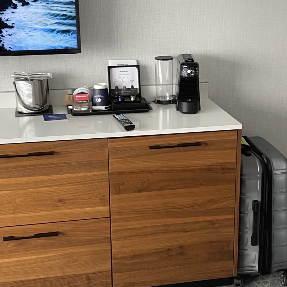 DoubleTree by Hilton Windsor Hotel & Suites - Great amenities! - Hotels Near Me - Windsor, Ontario DoubleTree by Hilton Windsor Hotel & Suites - Great amenities! - Hotels Near Me - Windsor, Ontario