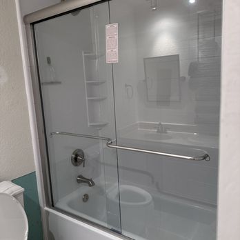Bath Fitter - Guest bathroom - General Contractors Near Me - Scottsdale, Arizona