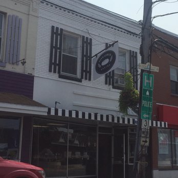 Five Girls Baking - the outside of a bakery - Bakeries Near Me - Liverpool, Nova Scotia