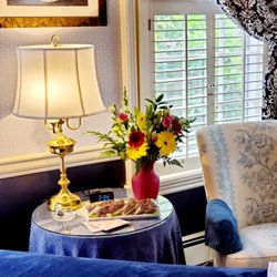 PineCrest Inn Bed & Breakfast - Quincy guestroom