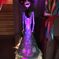 Besos Latinos - Very cool Mexican style decor