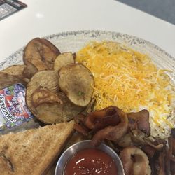 The Line Sports Grill - Classic brekkie with (cold) bacon.