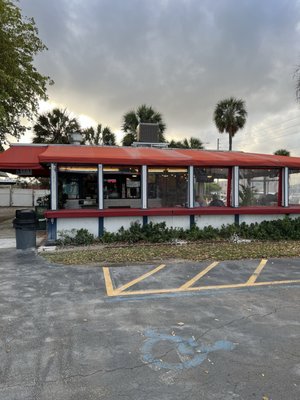 Dixie Pig Bar-B-Q by null