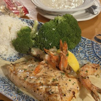 Bubba Gump Shrimp - Salmon and shrimp combo - Seafood Near Me - Orlando, Florida