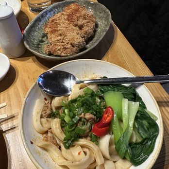 Ping Pong - Ping pong chuckle noodle / crispy lemon chicken - Dim Sum Near Me - London, XGL Ping Pong - Ping pong chuckle noodle / crispy lemon chicken - Dim Sum Near Me - London, XGL