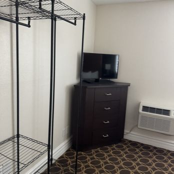 Marin Suites Hotel - Bedroom - Hotels Near Me - Corte Madera, California Marin Suites Hotel - Bedroom - Hotels Near Me - Corte Madera, California