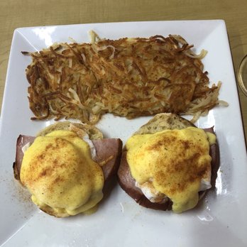 D'licious Caffe - Eggs Benedict and hashbrowns. - Waffles Near Me - Reno, Nevada