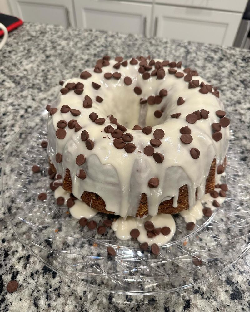 Roses Home Made Bundt Cakess Logo