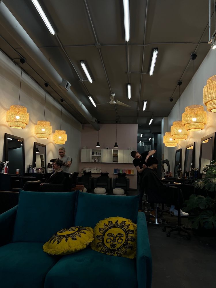 Isaac Crawford Salon Logo