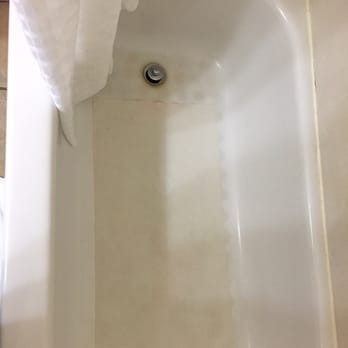 Comfort Suites - There are still dirt marks from the last shower mat!! How can anyone say this is clean!! Really!?! - Hotels Near Me - Southfield, Michigan