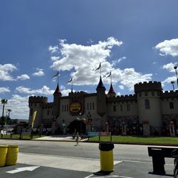 Camelot Golfland - Front of building