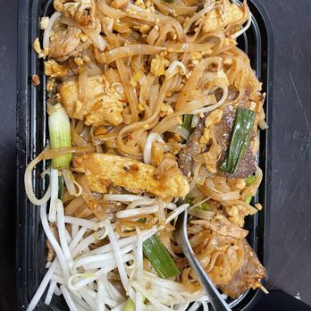Lemon Leaf Thai Kitchen - Pad Thai Combination - Thai Near Me - Tigard, Oregon
