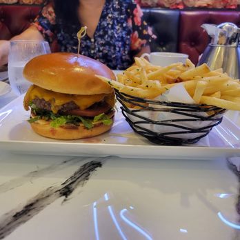 Sugar Factory Foxwoods - Cheeseburger - American Near Me - Mashantucket, Connecticut Sugar Factory Foxwoods - Cheeseburger - American Near Me - Mashantucket, Connecticut