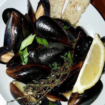 Lola's Lounge - Spanish Near Me - Sacramento, California