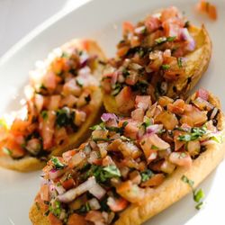 Southern Stones Bar & Rockgrill - Tomato, basil and Spanish onion bruschetta