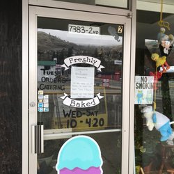 Kokomo's Coffee House - Hours and front door
