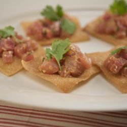 Chef Maezaki Catering - Spicy tuna on wonton chips
