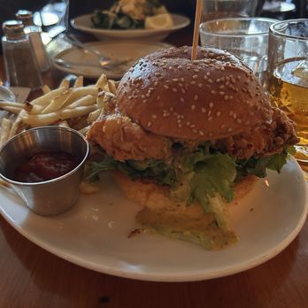Waverly Kitchen & Bar - Fried chicken sandwich - Cocktail Bars Near Me - Boston, Massachusetts Waverly Kitchen & Bar - Fried chicken sandwich - Cocktail Bars Near Me - Boston, Massachusetts