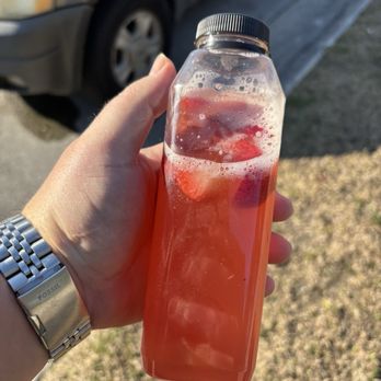 The Spot-Florida Style Seafood - Strawberry lemonade - Seafood Near Me The Spot-Florida Style Seafood - Strawberry lemonade - Seafood Near Me