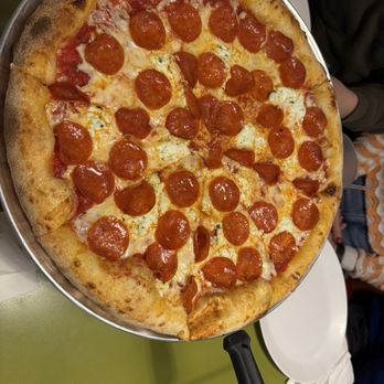 Flippers Pizza - Pizza Near Me - Windermere, Florida