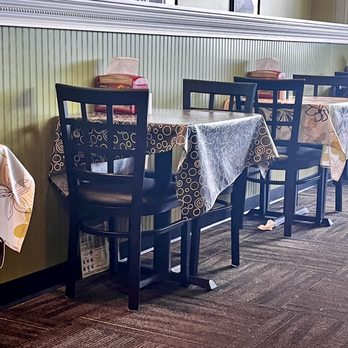 Chicken Salad Chick - Messy dining area - Sandwiches Near Me - Littleton, Colorado Chicken Salad Chick - Messy dining area - Sandwiches Near Me - Littleton, Colorado