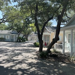 Pelican Bay Resort - Cottages and drive