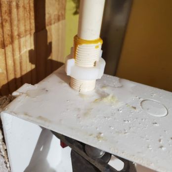 Drop It Delivery - Crack in the pipe causing the leak - Movers Near Me - Houston, Texas Drop It Delivery - Crack in the pipe causing the leak - Movers Near Me - Houston, Texas