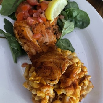 Brooklyn Moon Cafe - Salmon with Mac & Cheese - Southern Near Me - Brooklyn, New York