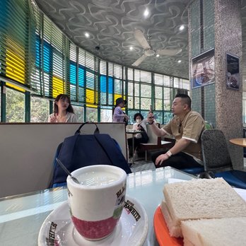 美都餐室 - Inside - Hong Kong Style Cafe Near Me - Hong Kong, HK 美都餐室 - Inside - Hong Kong Style Cafe Near Me - Hong Kong, HK