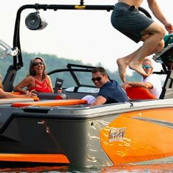 Young Harris Water Sports Lake Oconee - Lake Oconee's widest selection of rental boats including Central Georgia's ONLY true wake boat.