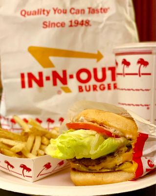 In-N-Out Burger by null