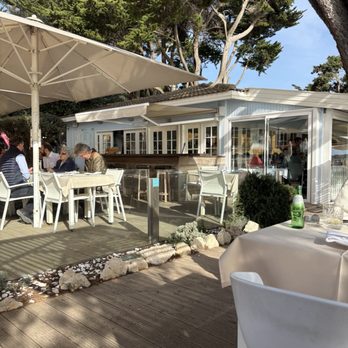 Restaurante Dom Grelhas - Lavish outdoor setting amidst a garden and a breathtaking ocean view. - Shoe Stores Near Me - Cascais, 11