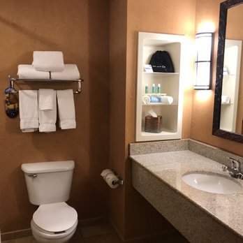 The Q Hotel & Suites - Bathroom - Hotels Near Me - Springfield, Missouri The Q Hotel & Suites - Bathroom - Hotels Near Me - Springfield, Missouri