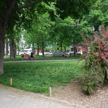 Square Saint-Louis - Parks Near Me - Montreal, Quebec Square Saint-Louis - Parks Near Me - Montreal, Quebec