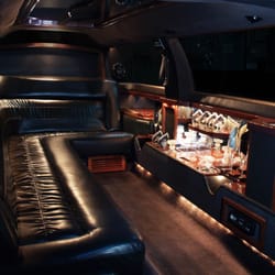 Luxxor Limousines - 10 Passenger Lincoln Town Car Interior