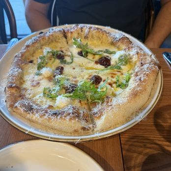 Centro Cali Brewing - Fig Pizza - Breweries Near Me - Bakersfield, California