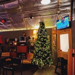 Paperback Brewing Tasting Room - Cozy decor