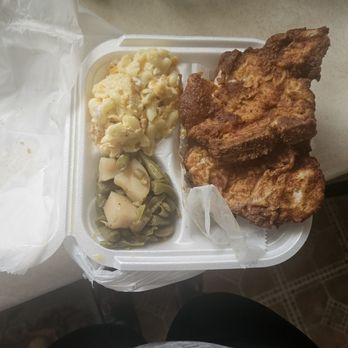 Chef Daddy's - Pork chops with mac and cheese and green beans - Soul Food Near Me - Chicago, Illinois
