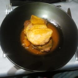 Entredos - Carrillera de ternera con patatas chips.