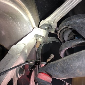 Driver's Auto Mart - Worn out upper ball joint (passenger side) - Used Car Dealers Near Me - Davie, Florida