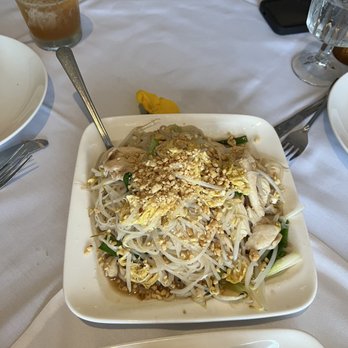 Cheng-Du Restaurant - Chicken Pad Thai gluten-free - Chinese Near Me - Mansfield, Massachusetts