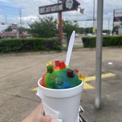 TX SHAVED ICE - Rainbow with gummy bears