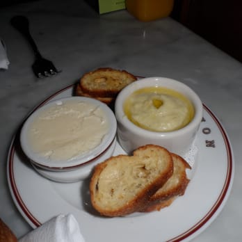 Bouchon - Complimentary crostini with artichoke puree - French Near Me - Yountville, California