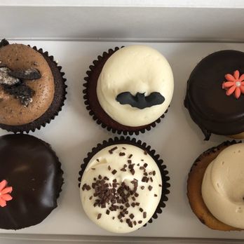 Georgetown Cupcake - Chocolate 2 Pumpkin Cheesecake Chocolate Ganache Cookies & Creme Red Velvet - Cupcakes Near Me - Washington, DC, District of Columbia Georgetown Cupcake - Chocolate 2 Pumpkin Cheesecake Chocolate Ganache Cookies & Creme Red Velvet - Cupcakes Near Me - Washington, DC, District of Columbia