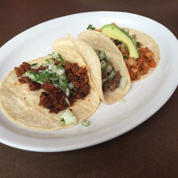 La Carreta Rosa - Mexican style tacos with corn tortillas- beef, shrimp and chorizo - Mexican Near Me - Council Bluffs, Iowa