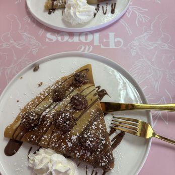 Cafe De Flores - Ferrero Crepe - Desserts Near Me - Las Vegas, Nevada Cafe De Flores - Ferrero Crepe - Desserts Near Me - Las Vegas, Nevada