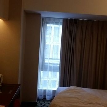 香港粵海酒店 - room with queen + twin bed. recess lighting is a nice touch. - Hotels Near Me - Hong Kong, HK