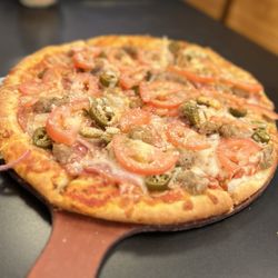 Blake's Pizzeria & Ice Cream - Sophie's Infernal Pie - so spicy & delish!