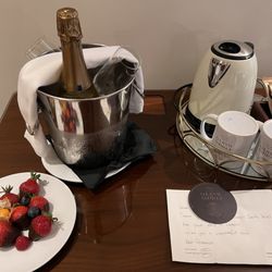Corpo Santo Lisbon Historical Hotel - Wine and chocolate covered strawberry welcome gift