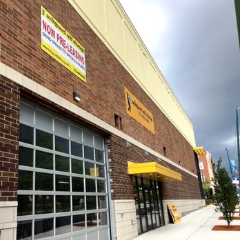 Safeguard Self Storage - The drive-in loading area makes it convenient to unload items from your vehicle without having to deal with the weather. - Packing Supplies Near Me - Chicago, Illinois Safeguard Self Storage - The drive-in loading area makes it convenient to unload items from your vehicle without having to deal with the weather. - Packing Supplies Near Me - Chicago, Illinois